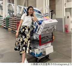 矢田亜希子“かかとツルツル、足裏ぷにぷに”の素足披露