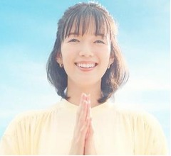 佐藤栞里、SOMPOひまわり生命の新CM「ひまわりがたくさん咲く丘の上から…」