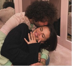 「永遠が今始まる…」セレーナ・ゴメスが婚約発表、指輪やロマンティックな写真も