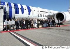 出演者搭乗「R2-D2 ANA JET」、米ハリウッドと英ロンドンをつなぐ。