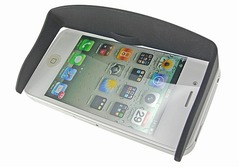 iPhone4用のサンバイザー登場、これで眩しい日なたでの使用もバッチリ。
