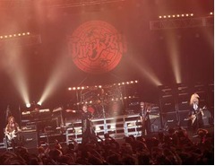 筋少25周年を2000人超が祝福、“鉄板曲”オンパレードの記念公演。