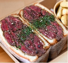 広島発“ボリューム系サンドイッチ専門店”が東京進出、原宿・竹下通りに旗艦店