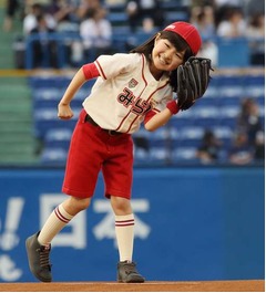 星蘭ちゃん「長嶋さんが好き」、セ・パ交流戦開幕戦の始球式に登板。