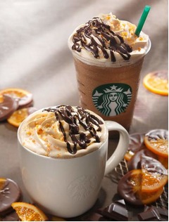 オレンジ薫るスタバ冬限定モカ、異なる味や食感のトッピングにこだわり。