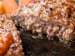 ガスト“超肉食派”に贈る新作、4年に1度の2月29日肉の日に合わせ投入。