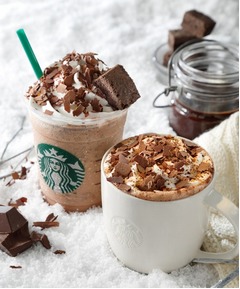 スタバが冬季限定“飲むチョコレートデザート”、ホット＆フラペで。