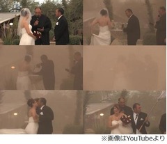 急な悪天候で“砂嵐”の結婚式に、「誓い」のシーンでとんだハプニング。
