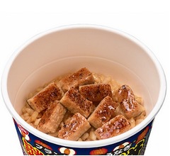 うなぎ不使用の「謎うなぎ丼」、日清食品が昨年大反響の“あのうなぎ”をカップメシ化