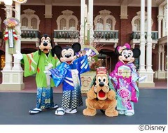 ディズニーランド&シーの正月、グリーティングなどで新年お祝い。