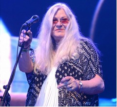 “伝説的ロックバンド”グレイトフル・デッドの元ボーカル死去