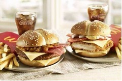 マックが濃厚チェダーの新商品、ビーフとチキンが“冬の装い”に。