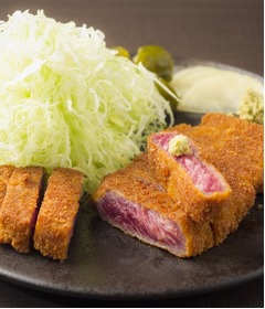 京都の行列牛カツ店が東京進出、京の割烹コンセプトに“和の牛カツ”を。