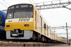 「幸せの黄色い電車」で鉄コン、貸切列車で横須賀方面へ“婚活の旅”。