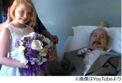 病床の父へ10歳娘が“結婚式”、「先は長くない」と病室で誓いの儀式。