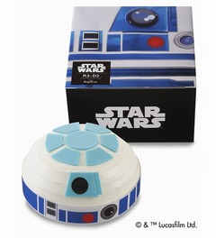 “R2-D2”のキュートなケーキ、パッケージもファン垂涎の特製デザイン。