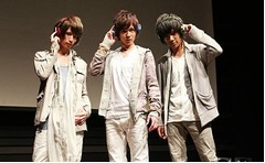 “会える”ボカロユニット3人組、人気読モが摩訶不思議ロボットダンス。
