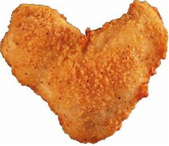 ファミマ“ハート形”のチキン、クリスマスシーズンに向け特別なカット。