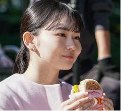 “溜めるタイプ”山田杏奈は携帯電話に来た連絡を「下手したら数か月返してない」