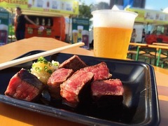 「肉フェス」が関西に初上陸へ、京セラドームに多彩な肉料理が集結。