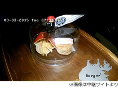 6年前のマックのポテト食べる、腐らずに保存・展示していたものをパクッ。