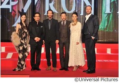 「47RONIN」盛大にWプレミア、キアヌや日本人キャストに大きな歓声。