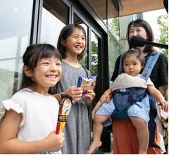 森永製菓、カカオ生産国の子ども支援活動「1チョコ for 1スマイル」サマーキャンペーン閉幕