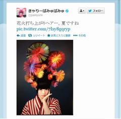 きゃりーの頭が“夏の大爆発”、鮮やかな花火打ち上がりヘア公開。