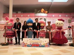 新生「ピューロランド」に行列、早い開園も親子連れやファンで賑わう。