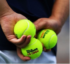 “テニスボールを打つ音”に不安を和らげる効果