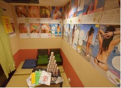 アキバにムフフな“美尻部屋”、「ハイサワー」とネットカフェが尻コラボ。