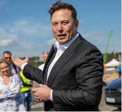 大富豪イーロン・マスク氏、10人の子供に会社相続は「ない」