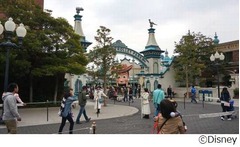 TDSの“15分前入園”スタート、ディズニーホテル宿泊者限定の特典。