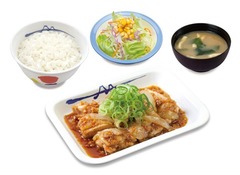 松屋ガーリックチキン今年も、ガツンとにんにく醤油タレ×バター風味。