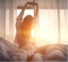 人が最も幸せを感じるのは“朝”、成人5万人のメンタルヘルスを分析