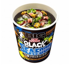 イカ墨別添の夏限定“黒い”カップヌードル