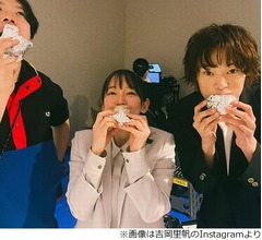 吉岡里帆が“影山優佳お手製のおにぎり”パクッ「影ちゃんおにぎりはペロリです」