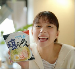 バカリズム＆芳根京子が“ずっと好きだった”「サッポロ一番」のCMに