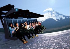 富士急に“富士山体感”施設、フライトシミュレーションライドが開業。