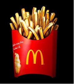 “金”のマックフライポテト、ポテ度の高い写真投稿で当たる…かも。