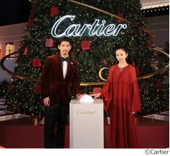 賀来賢人＆堀田真由、華やかな装いで“カルティエのクリスマスツリー”点灯式に