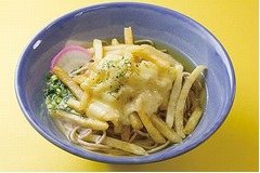 ポテチーズのせたそば・うどん、ポテトフライにチーズがとろ〜り。