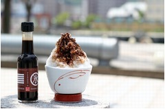 ショコラ味のかき氷専用醤油、バンホーテンのココアパウダー&黒糖入り。