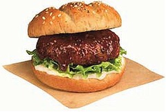 ケンタが肉厚ハンバーグサンド、店舗のスチームオーブンで焼き上げる。