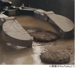 ハンバーガー作るロボット、実際の店舗に導入