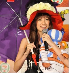 アッキーナはゾロにぞっこん「仲間思いで、ツンデレなのがいい」。