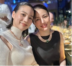 のん「大好き」井川遥と仲良し2ショットに反響、映画で親子役演じて以来交流