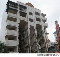 7階住民の退去求め階段を破壊、家財道具残したまま帰宅できない状態に。