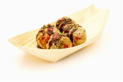 “たこ焼き”そっくりショコラ、サダハル・アオキが期間限定発売。
