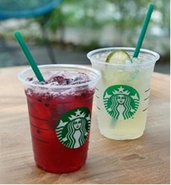 スタバが“気分転換”ドリンク、注文後にバリスタがシェイカー振り提供。